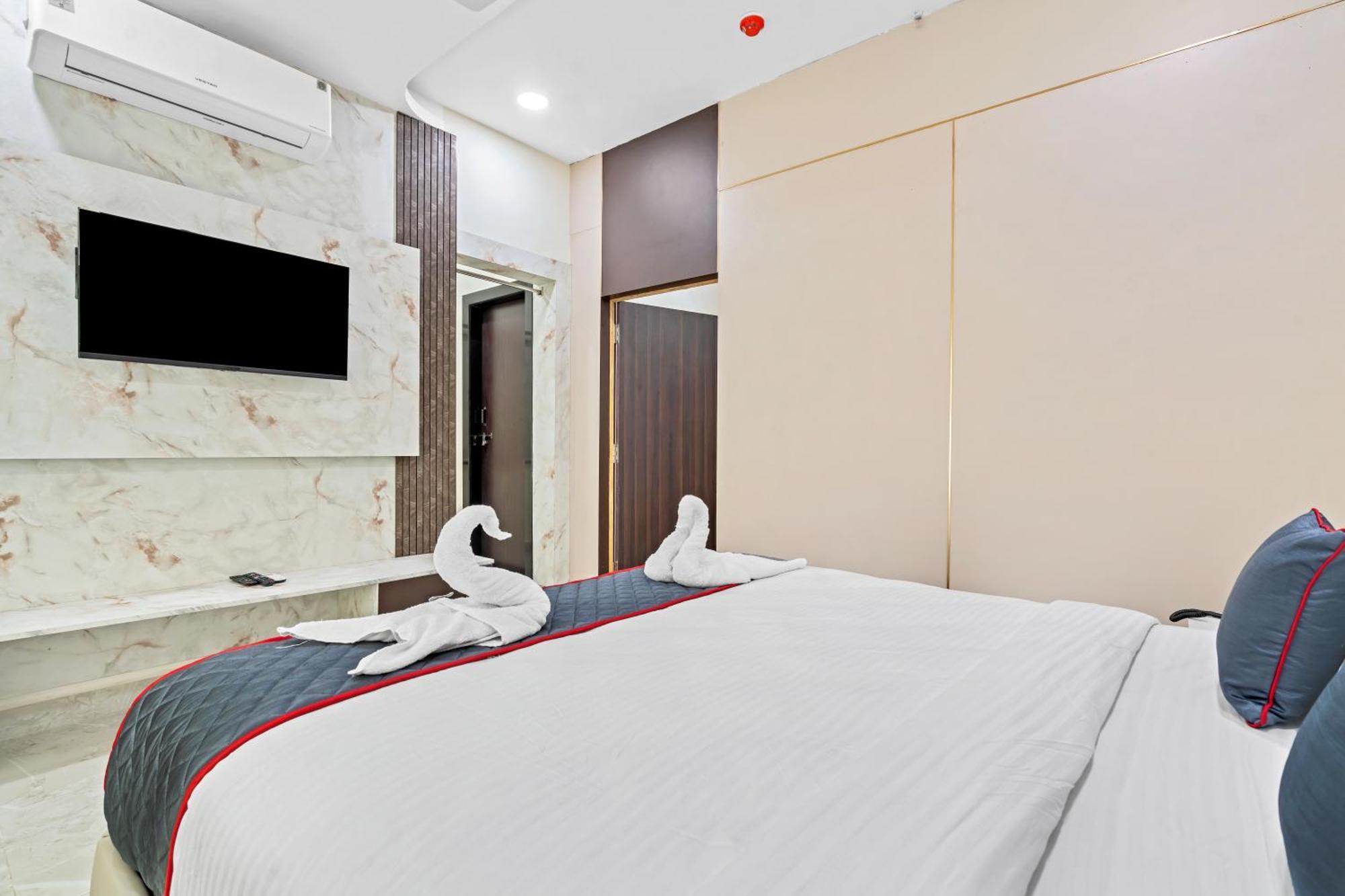 Hotel Sky Land Khammam Екстериор снимка