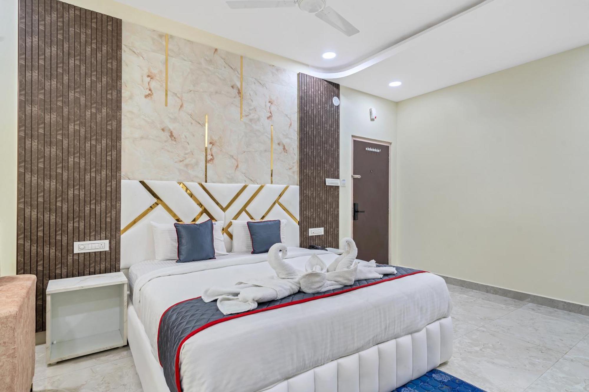 Hotel Sky Land Khammam Екстериор снимка