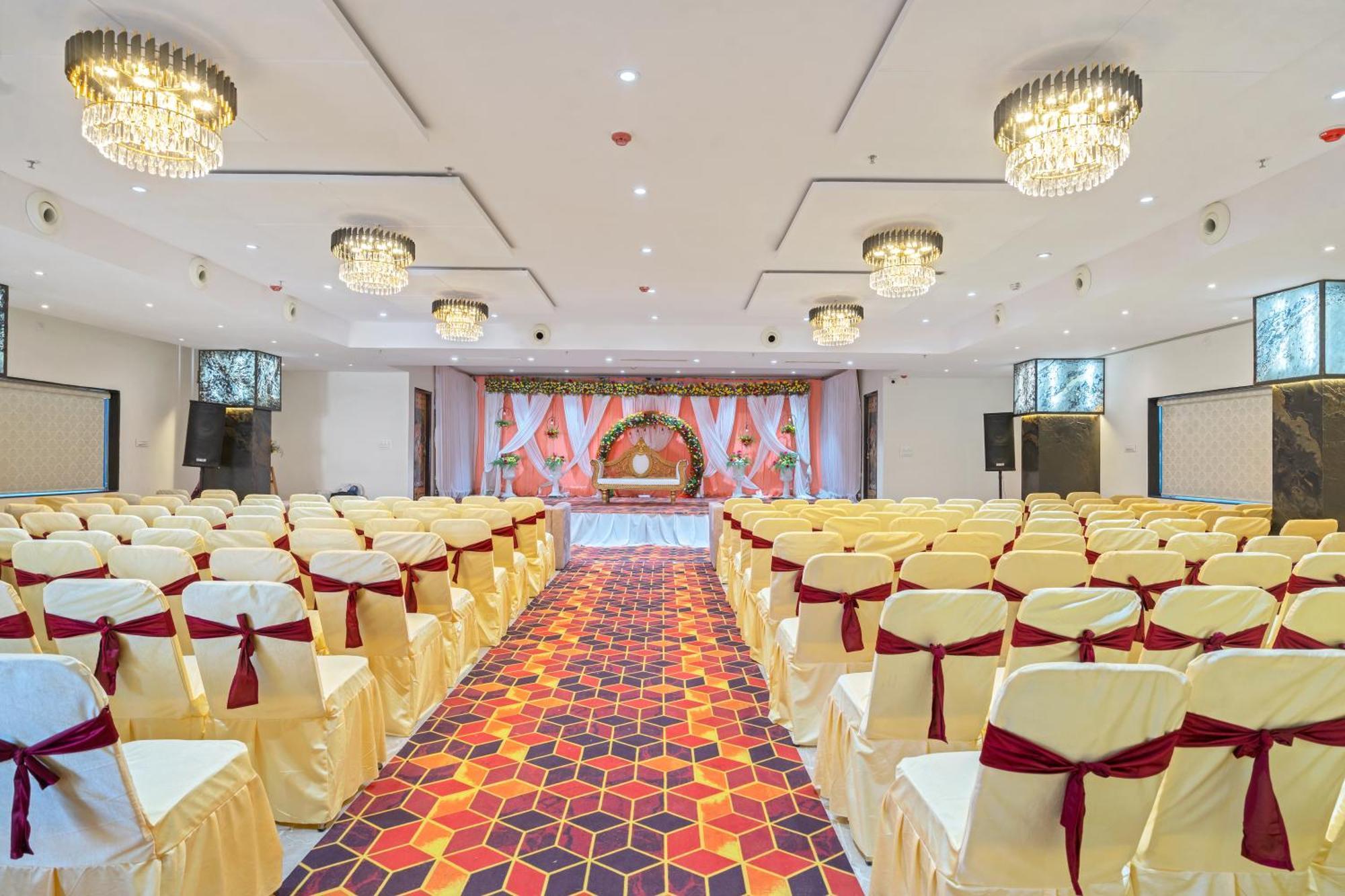 Hotel Sky Land Khammam Екстериор снимка