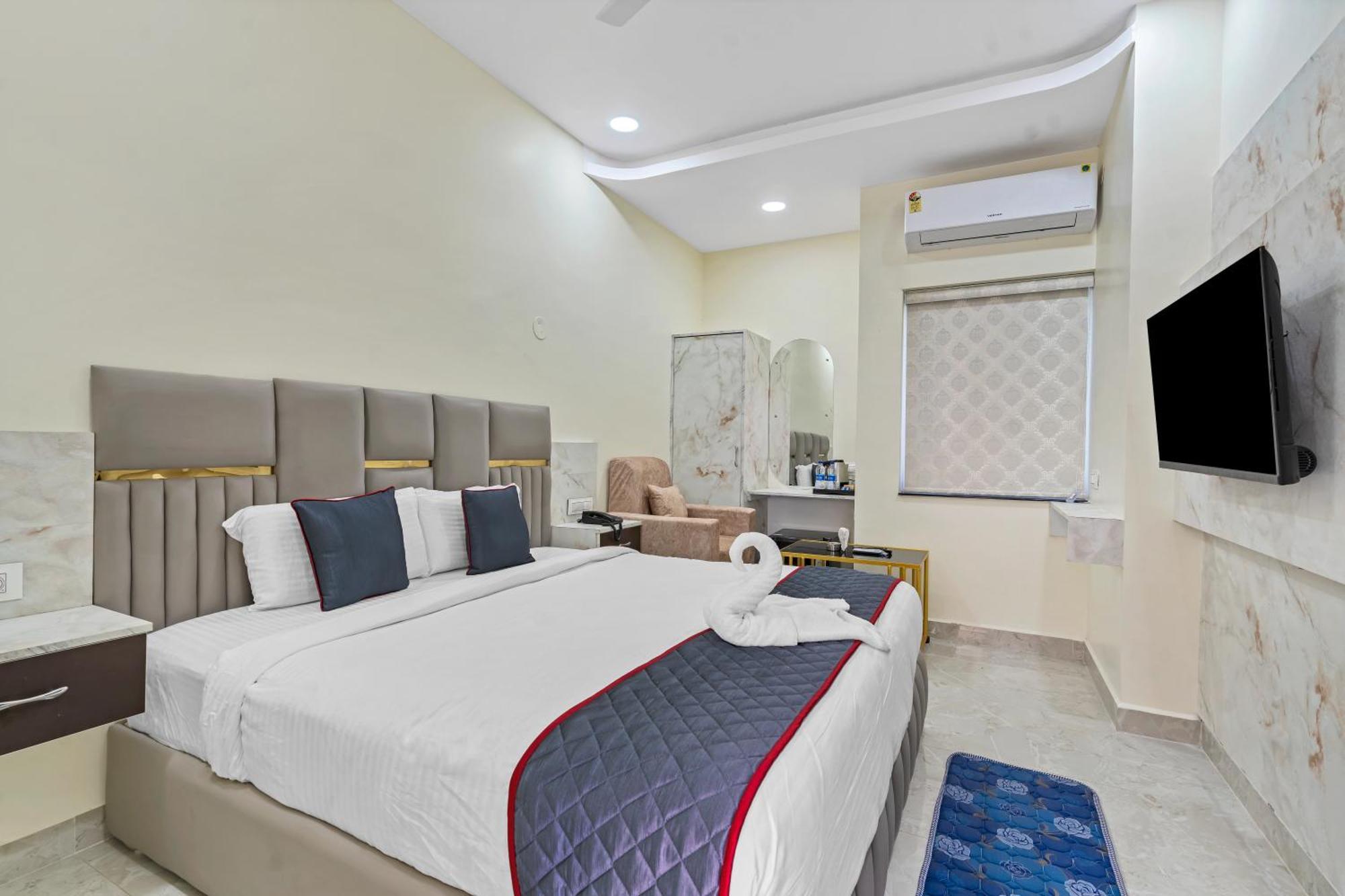 Hotel Sky Land Khammam Екстериор снимка