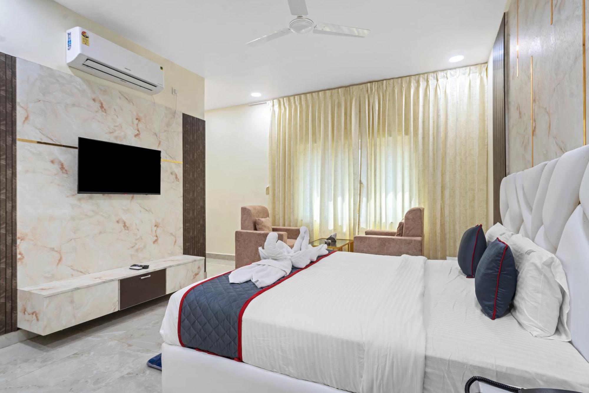Hotel Sky Land Khammam Екстериор снимка